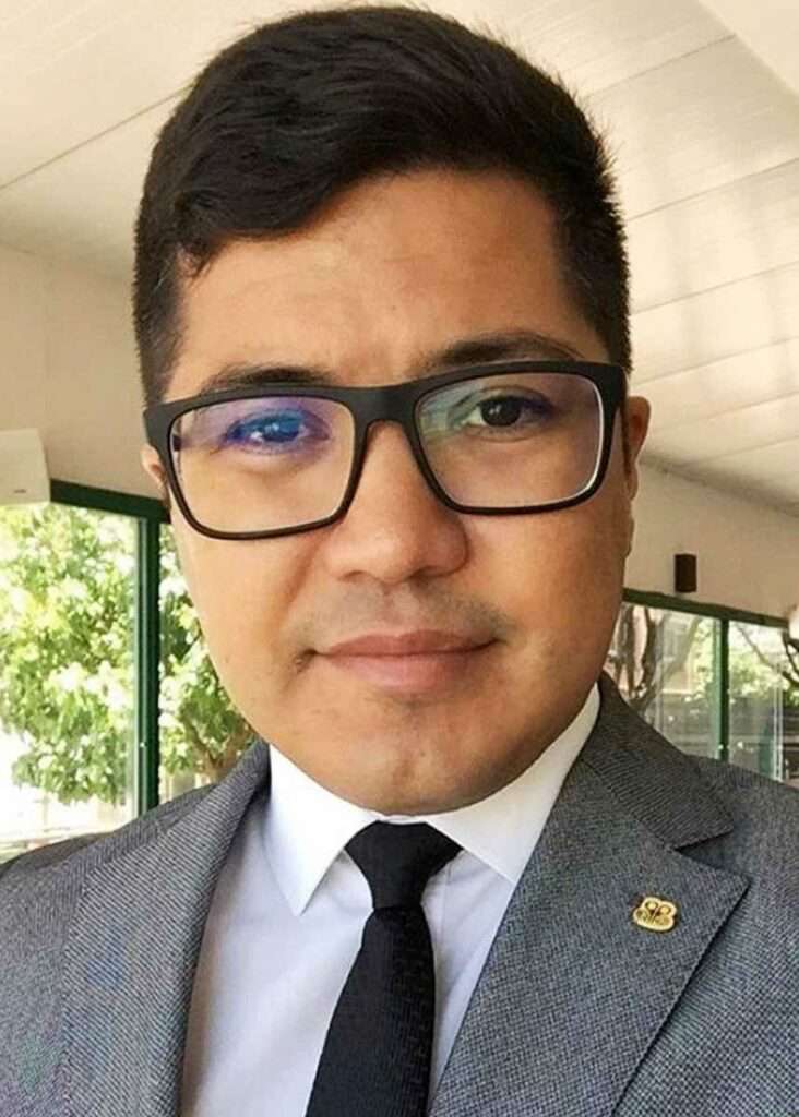 Antiguo Alumno Athos de Sa